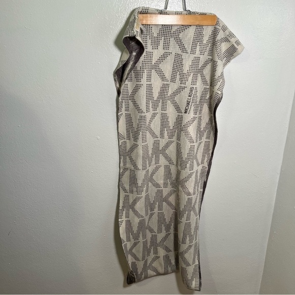 MICHAEL Michael Kors Infinity Scarf Cream Gray Geometric - Picture 8 of 10